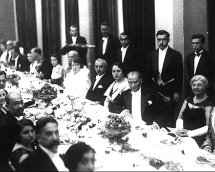 Dünya Gözüyle ATATÜRK